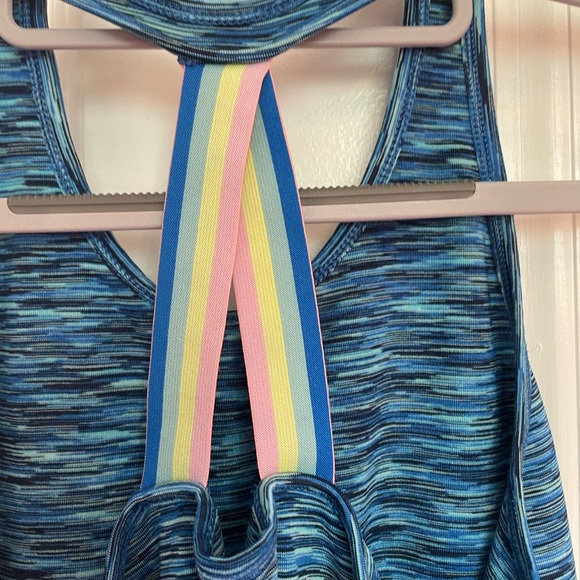 DSQ workout tank too; size medium (10-12) in great condition - Picture 3 of 4